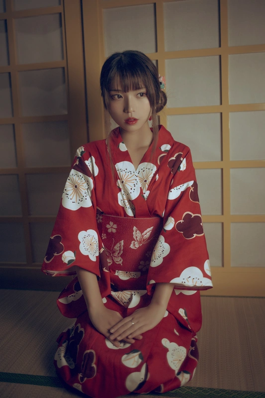 和服 - 白易子教主